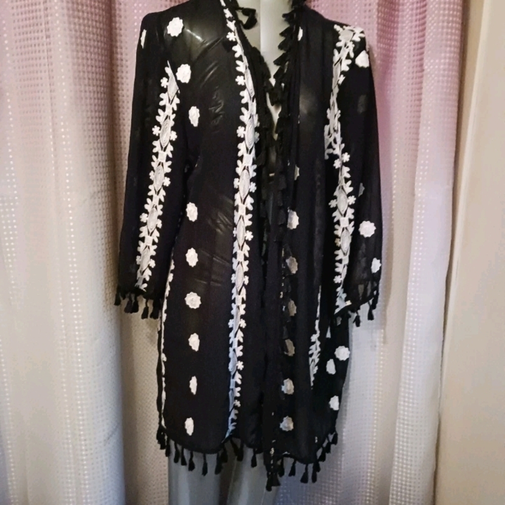 Charlie Paige Black and White Embroidered Kimono